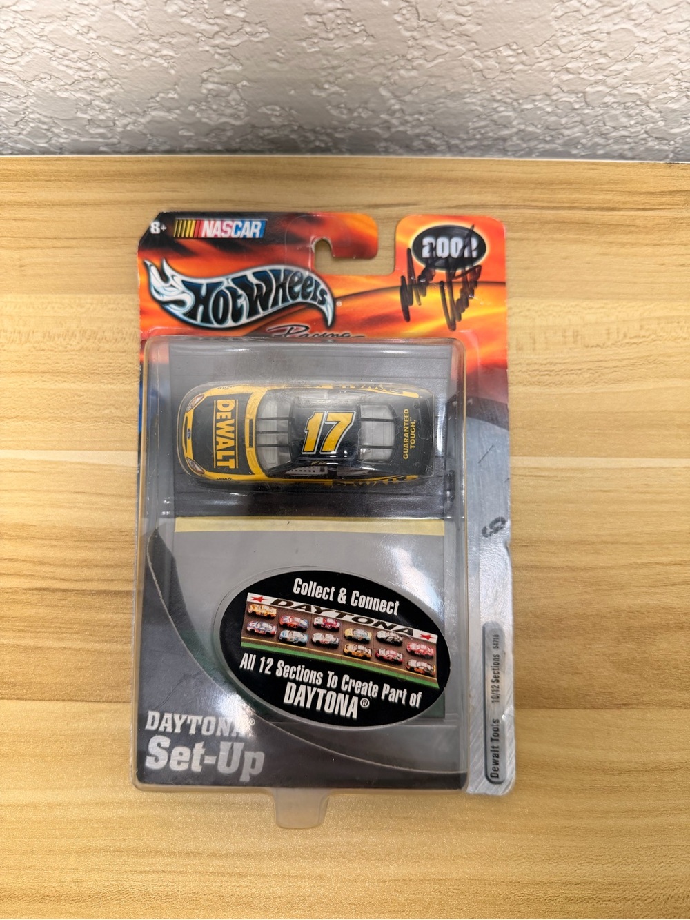 Hot Wheels NASCAR DEWALT #17 Die-Cast Car 1:64 Matt Kenseth New in Box Signed